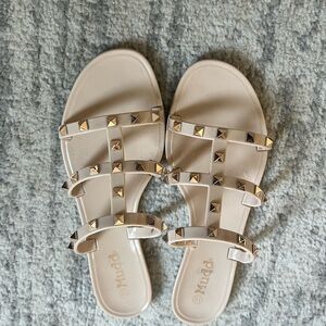 Nude w/gold rockstud Sandals size 10